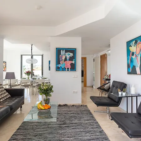 Holiday home Modern Townhouse With Stunning View *